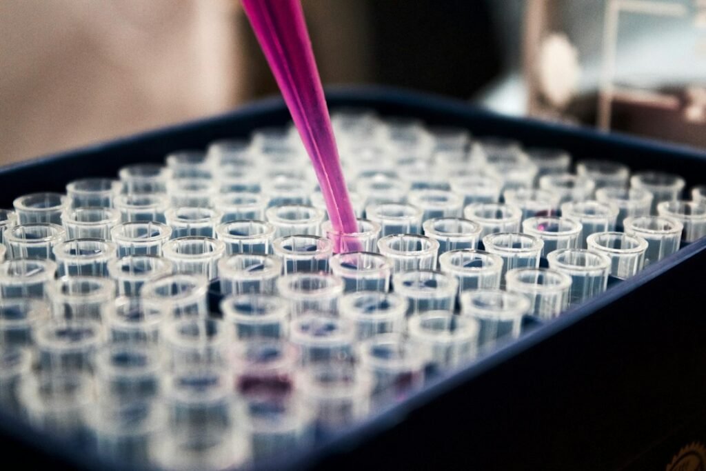 Pipette de laboratoire utilisée en recherche biotechnologique